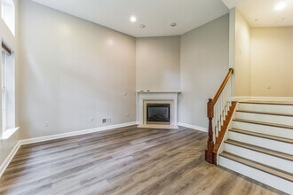4842 Lee Hollow Pl in Ellicott City, MD - Foto de edificio - Building Photo