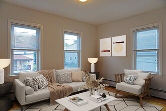 250 River St, Unit #1 in Waltham, MA - Building Photo - Building Photo