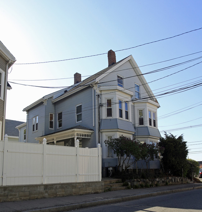 56-58 Harvard St in Waltham, MA - Foto de edificio - Building Photo