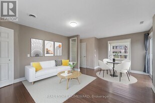 983 Victoria Park Ave in Toronto, ON - Building Photo