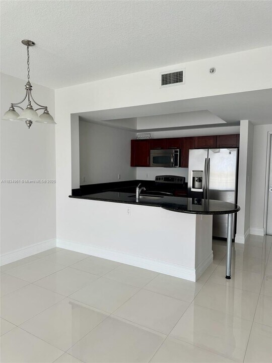 7275 SW 90th St in Miami, FL - Building Photo