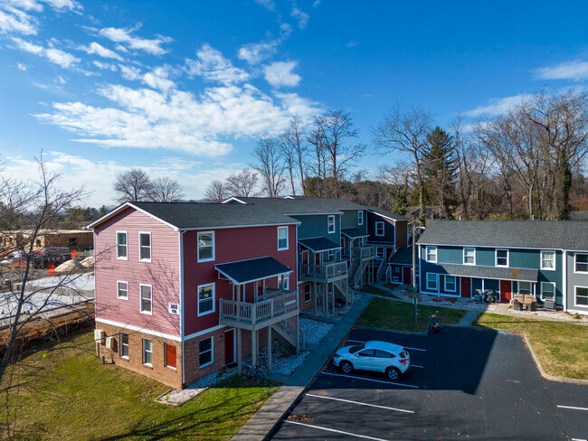 203-209 Tee Street in Blacksburg, VA - Foto de edificio - Building Photo