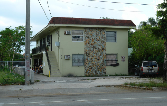 900 NW 29th St in Miami, FL - Building Photo - Building Photo