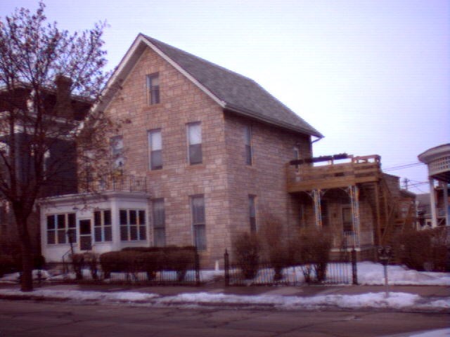 1374 Main St in Dubuque, IA - Building Photo - Building Photo