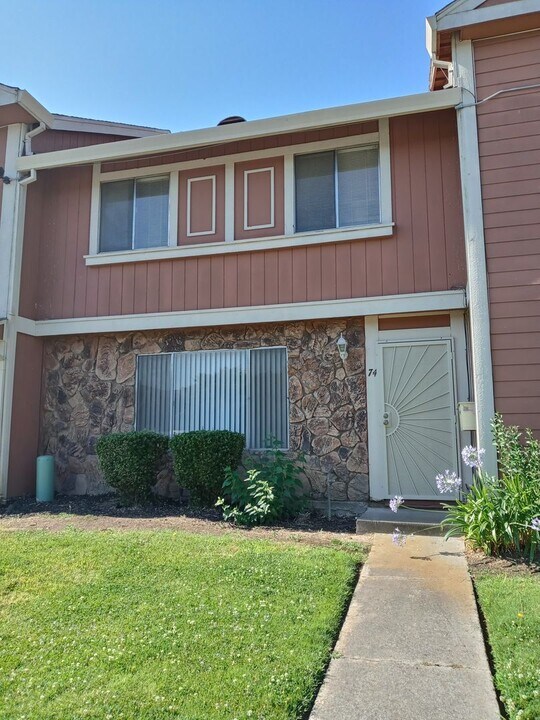 74 Creeks Edge Way in Sacramento, CA - Building Photo