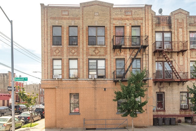 964 Dumont Ave in Brooklyn, NY - Building Photo - Building Photo