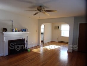 8329 Meadowbridge Rd in Mechanicsville, VA - Foto de edificio - Building Photo