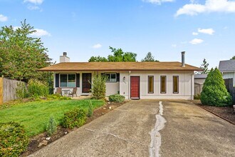 1490 Carobelle Ct in Cottage Grove, OR - Building Photo - Building Photo