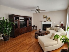43340 Julie Martin Ct in Ashburn, VA - Building Photo - Building Photo