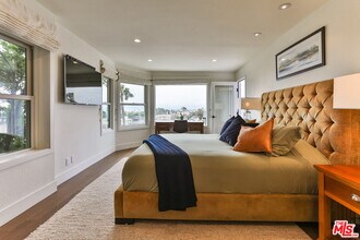 218 Montreal St in Los Angeles, CA - Building Photo - Building Photo