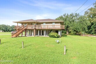 7700 Lee Station Rd in New Iberia, LA - Building Photo - Building Photo