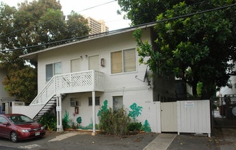 2451 Cleghorn St in Honolulu, HI - Building Photo - Building Photo