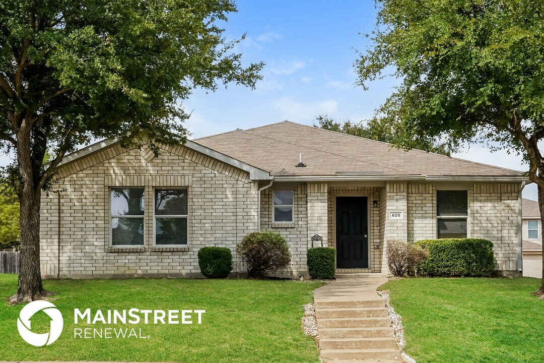 605 Snapdragon Ln in Desoto, TX - Building Photo