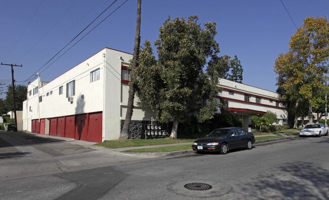 451-485 N Bedford St in La Habra, CA - Foto de edificio - Building Photo