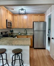 144 Treetop Cir, Unit 825 in Laconia, NH - Foto de edificio - Building Photo