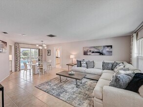 10 Stone Mountain Blvd in Englewood, FL - Building Photo - Building Photo