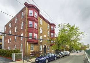 134 Berkshire St in Cambridge, MA - Foto de edificio - Building Photo
