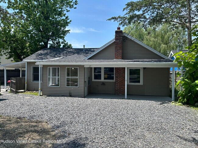 117 Joslen Blvd in Hudson, NY - Building Photo - Building Photo