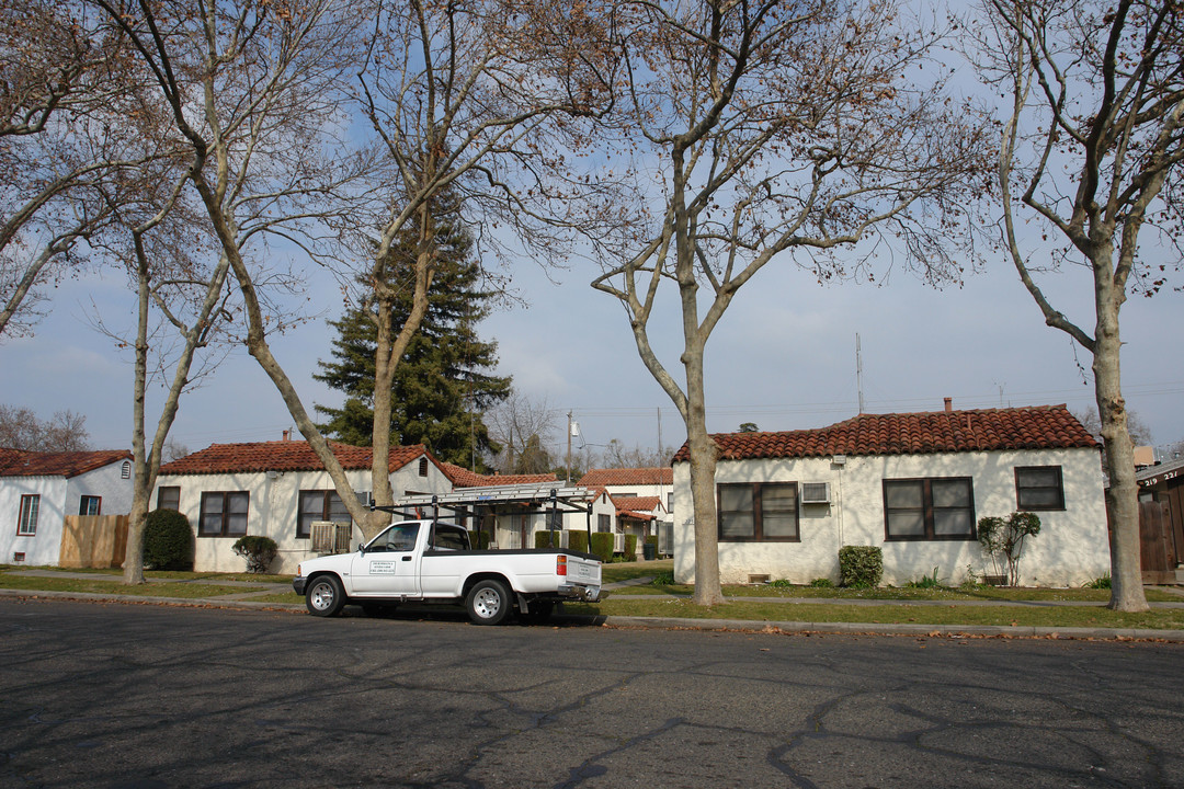 225-239 W 19th St in Merced, CA - Building Photo