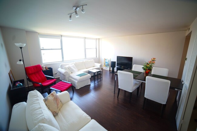 6301 N Sheridan Rd in Chicago, IL - Building Photo - Building Photo