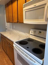 7806 Gatehouse Dr in Houston, TX - Building Photo - Building Photo