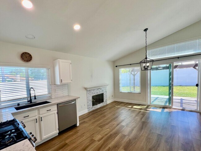 31959 Corte Avalina in Temecula, CA - Building Photo - Building Photo