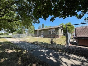 295 4th Ave W N in Kalispell, MT - Foto de edificio - Building Photo