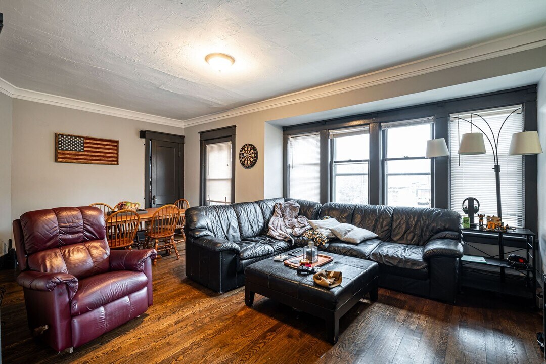 1829 E Kenwood Blvd in Milwaukee, WI - Building Photo