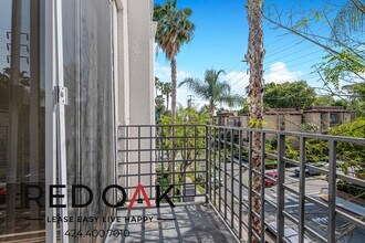 884 Palm Ave in West Hollywood, CA - Building Photo - Building Photo