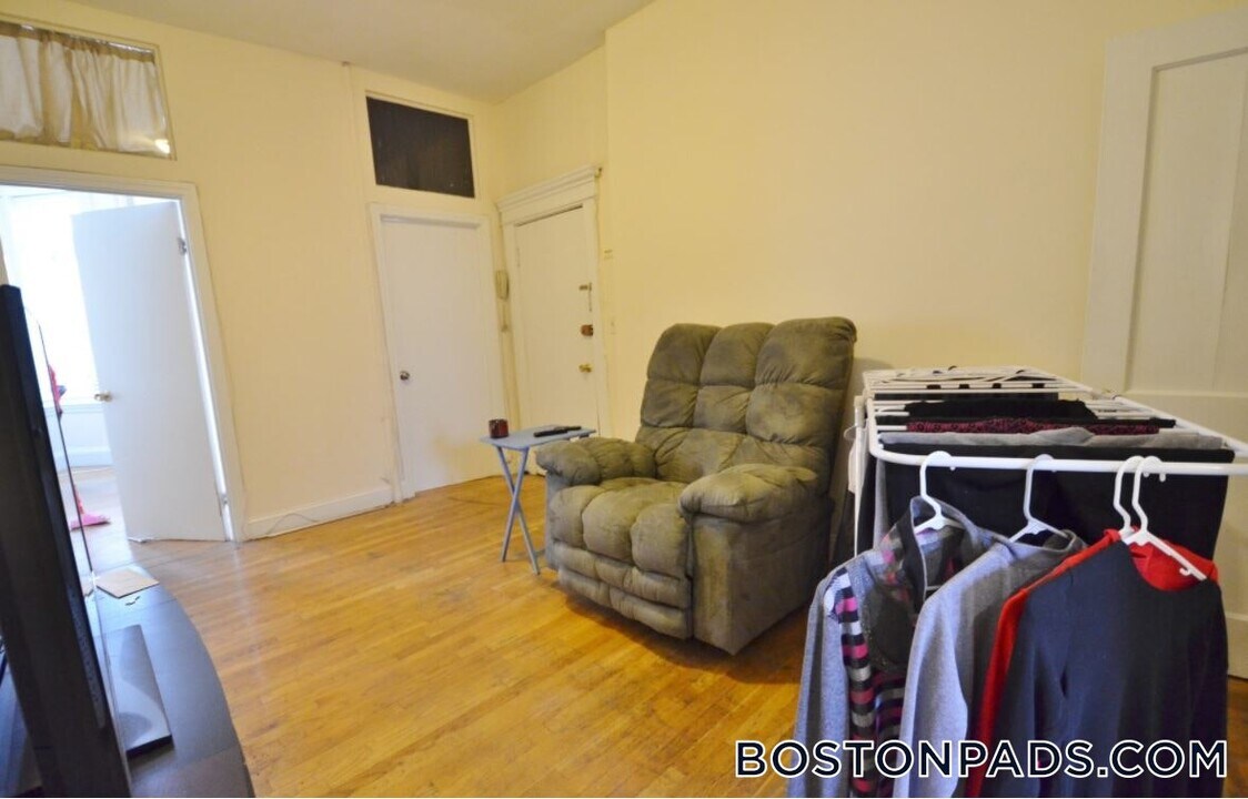 133 Peterborough St in Boston, MA - Building Photo