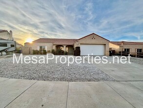 12336 Mead Ln in Victorville, CA - Foto de edificio - Building Photo