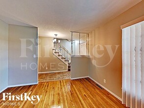 3908 S Summit Ridge Dr in Independence, MO - Foto de edificio - Building Photo