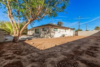 3223 E Harvard St-Unit -Unit 2 in Phoenix, AZ - Foto de edificio - Building Photo