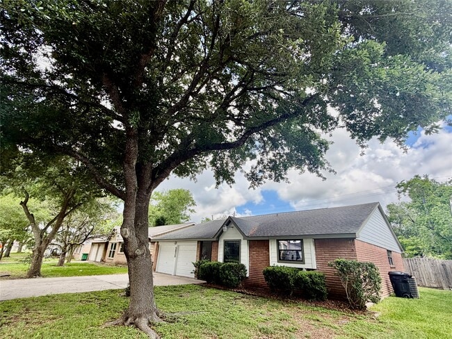 5838 Ludington Dr