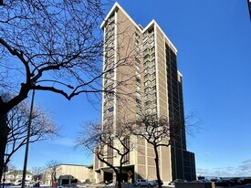 6325 N Sheridan Rd, Unit 3002 in Chicago, IL - Building Photo