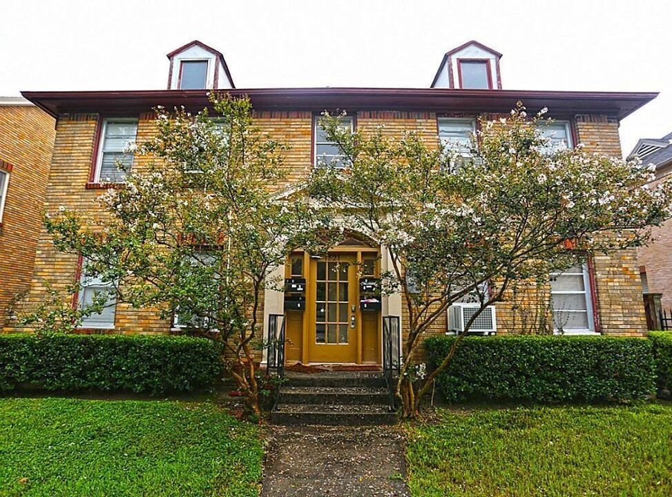 1831 Branard St-Unit -1 in Houston, TX - Building Photo