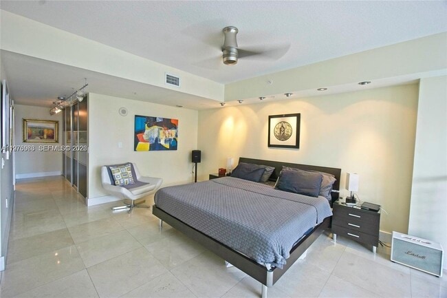 41 SE 5th St in Miami, FL - Building Photo - Building Photo