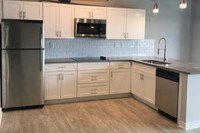 Full Kitchen - The Tower on Ryan Park Apartamentos in Mobile, Alabama