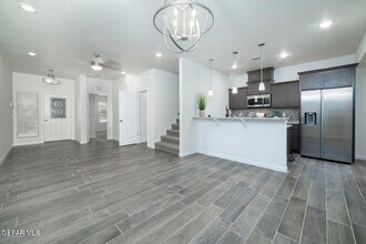 1060 Hoppas St in El Paso, TX - Building Photo - Building Photo