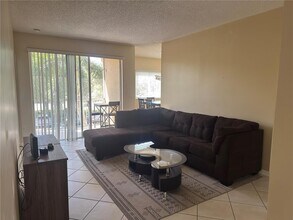 7085 Nova Dr, Unit 203 in Davie, FL - Building Photo - Building Photo