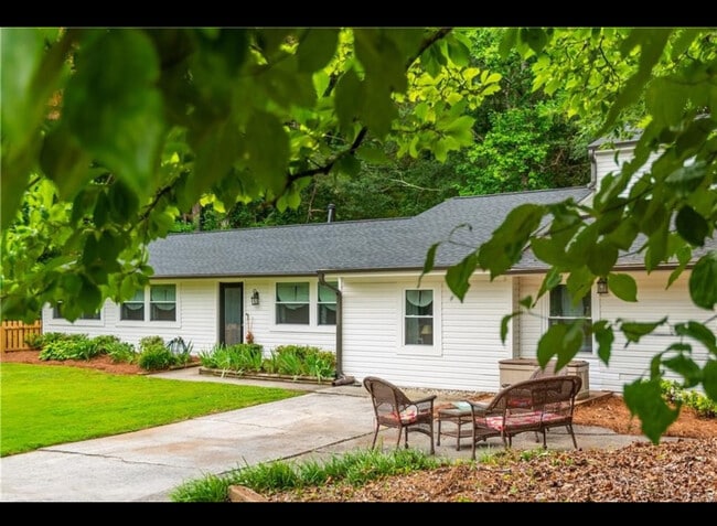 3785 Somerset Dr SW in Marietta, GA - Building Photo - Building Photo