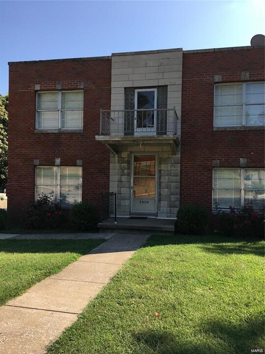 2309 College Ave in Alton, IL - Building Photo