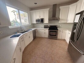 1226 Avondale Ln in West Palm Beach, FL - Building Photo