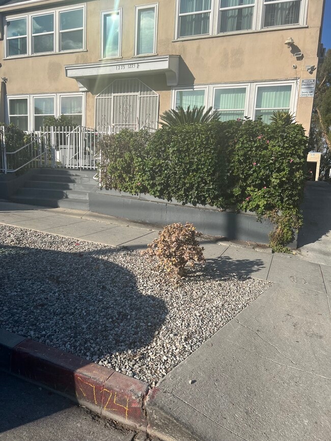 1275 1/2 Queen Anne Pl in Los Angeles, CA - Building Photo - Building Photo