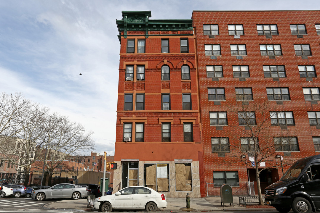 1835 Amsterdam Ave in New York, NY - Foto de edificio