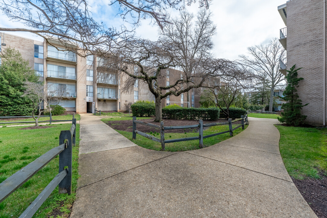 Forest Lake Apartments in Lanham, MD - Building Photo