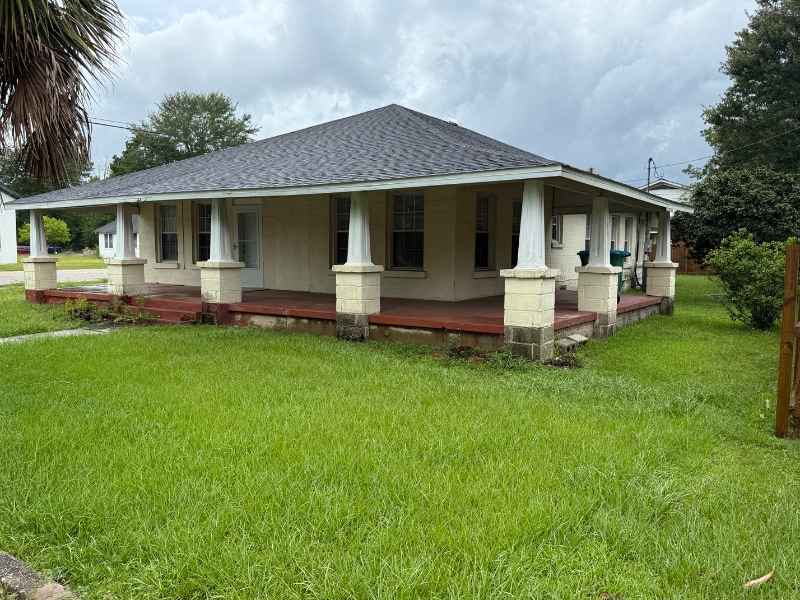 2105 Wilkerson St in Flomaton, AL - Building Photo