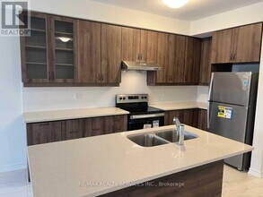 40 Spinland St in Caledon, ON - Building Photo - Building Photo