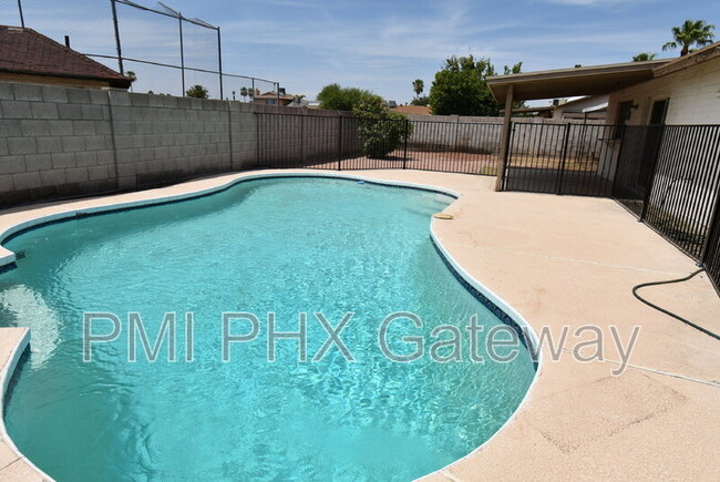 15424 N. 31st. Dr. in Phoenix, AZ - Building Photo - Building Photo