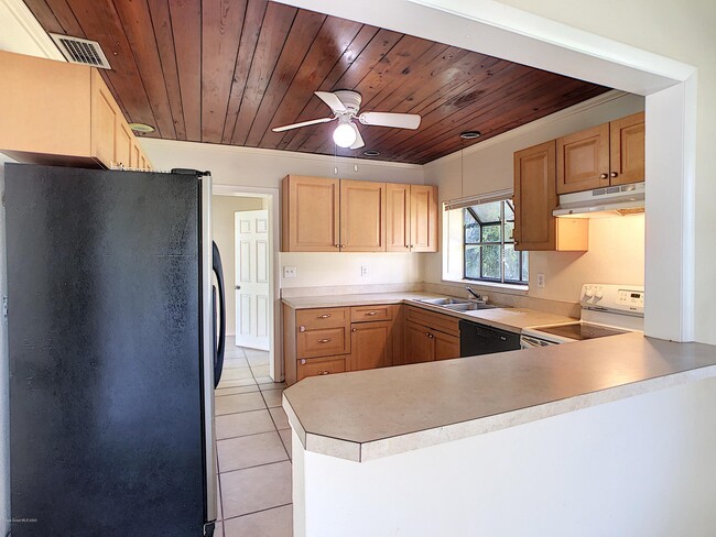 319 Lucerne Dr in Cocoa, FL - Building Photo - Building Photo